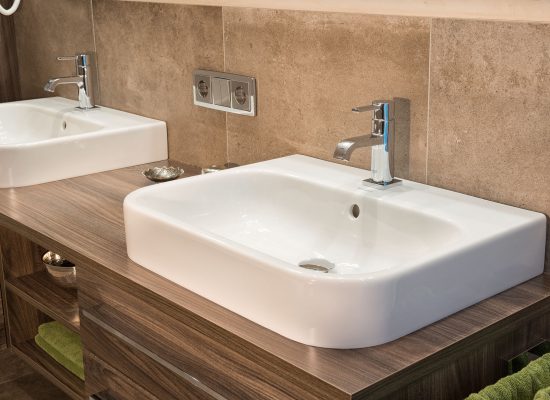 Waschbecken auf Konsole